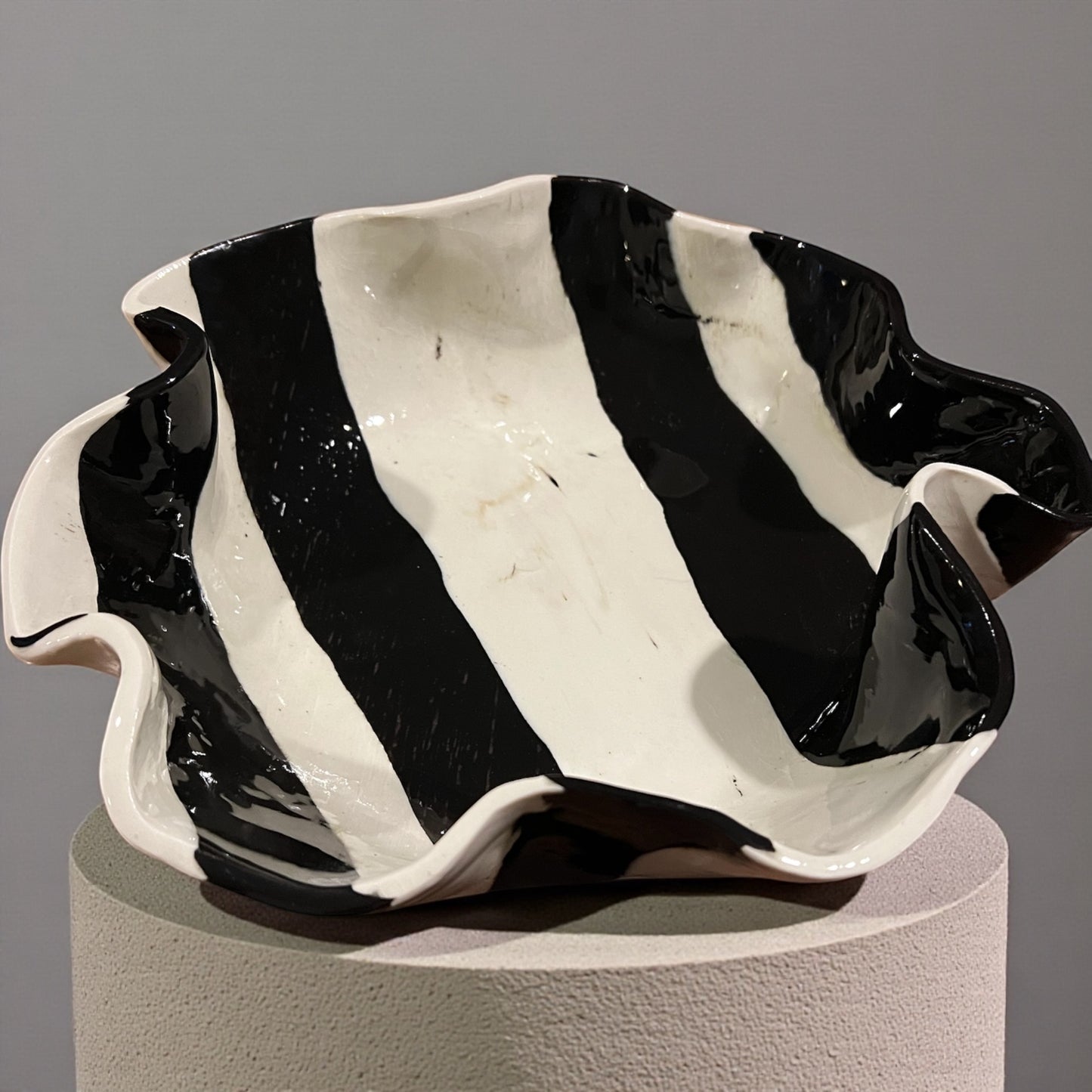 AROKA - The Monochrome Bowl