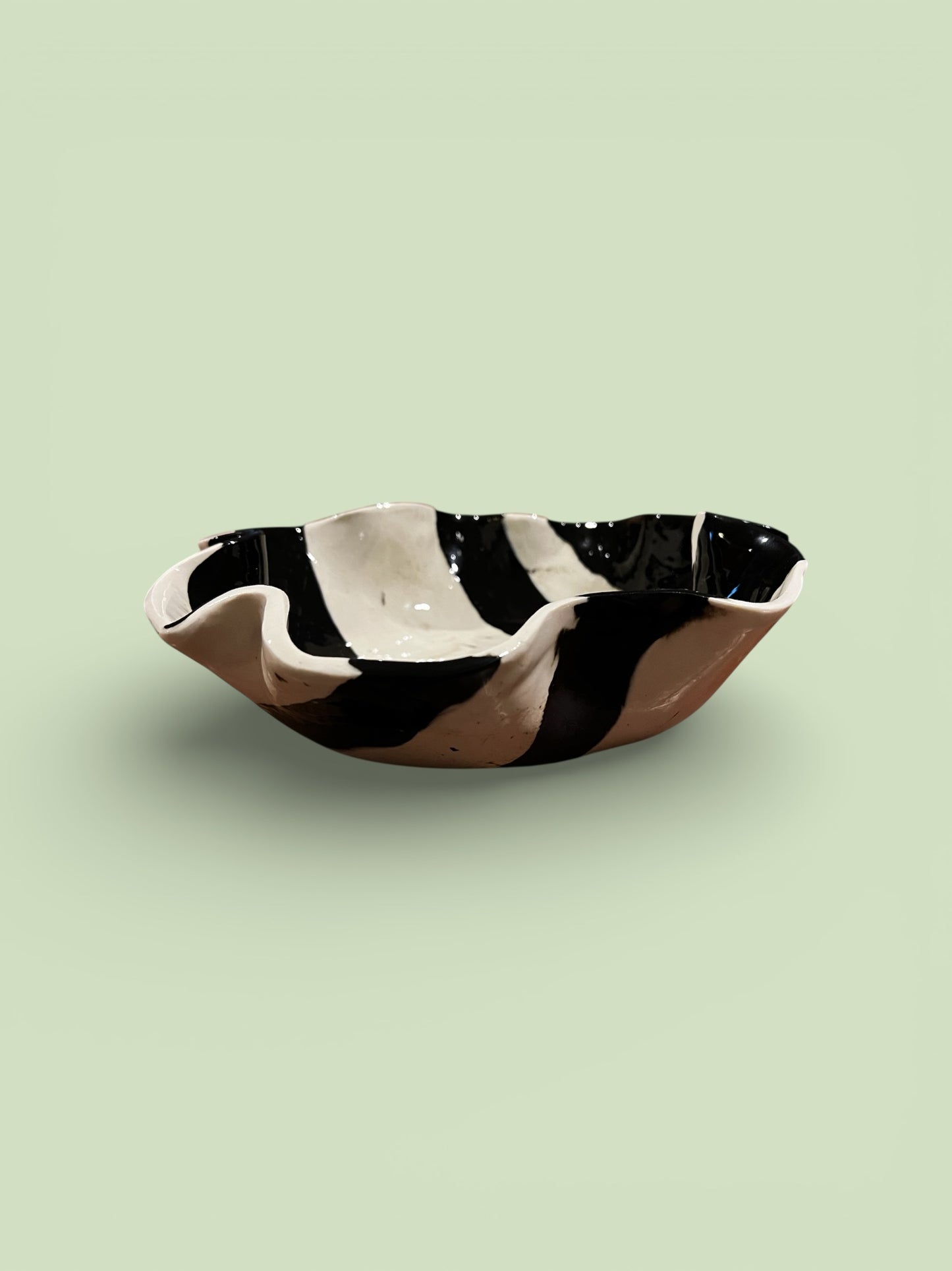 AROKA - The Monochrome Bowl